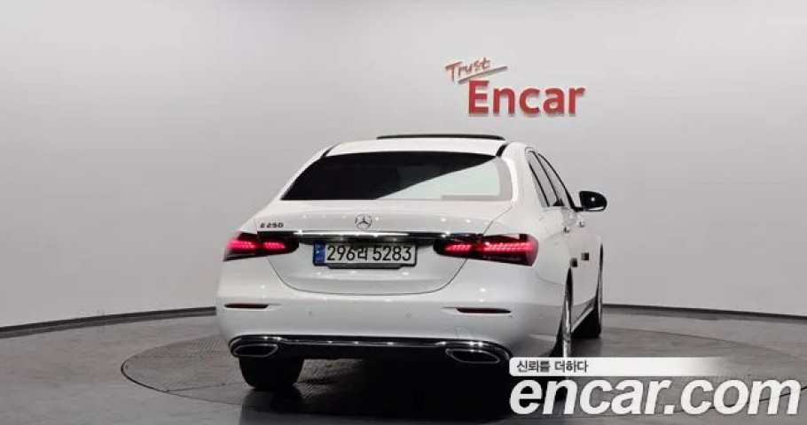 Mercedes-Benz E-Class 