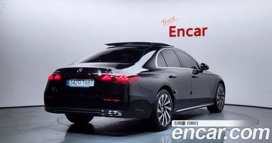 Mercedes-Benz E-Class 