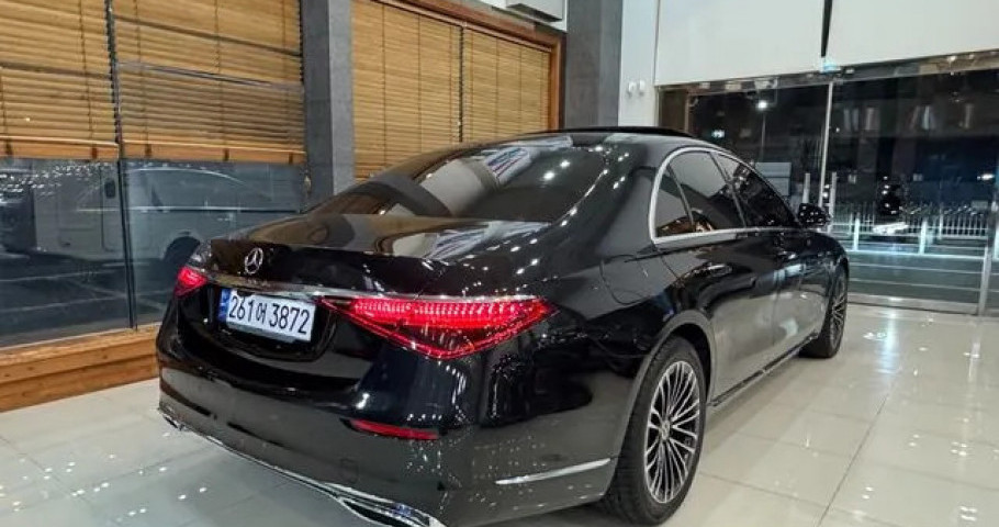 Mercedes-Benz S-Class 
