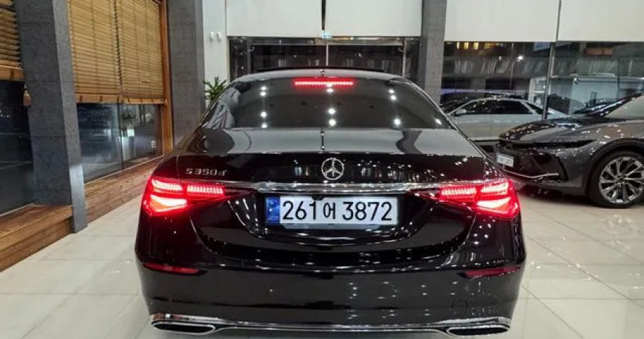 Mercedes-Benz S-Class 