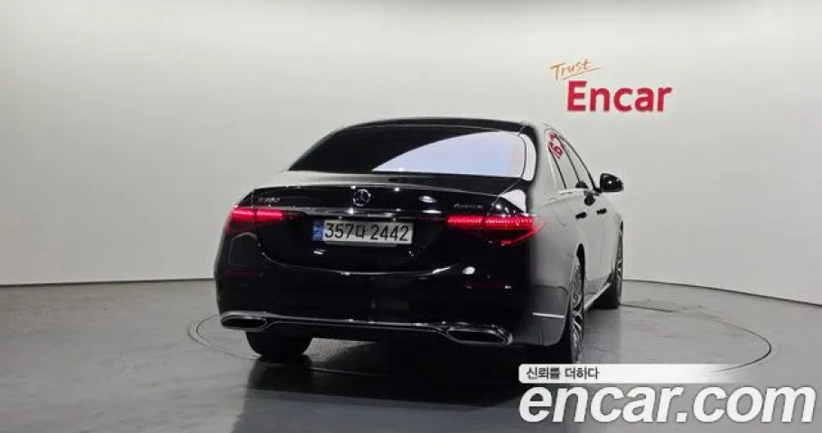 Mercedes-Benz S-Class 