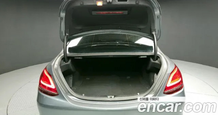 Mercedes-Benz C-Class 