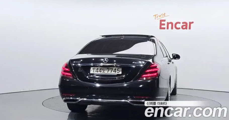 Mercedes-Benz S-Class 