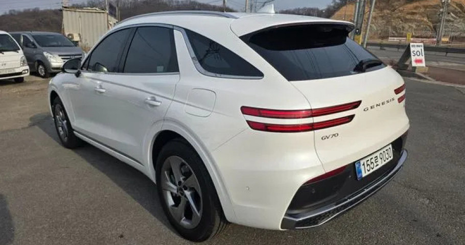 Genesis Gv70 