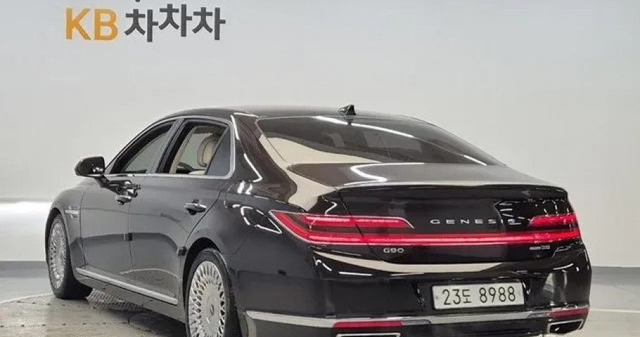 Genesis G90 