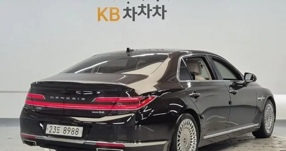 Genesis G90 