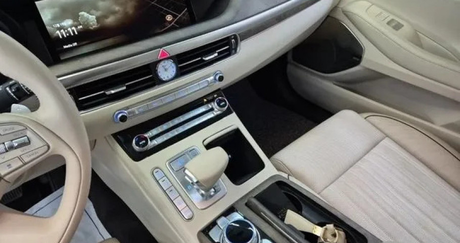 Genesis G90 