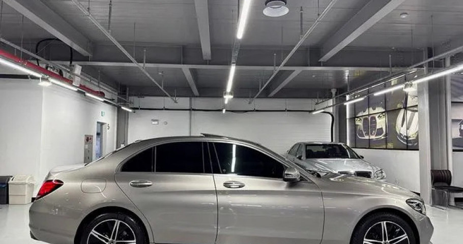 Mercedes-Benz C-Class 