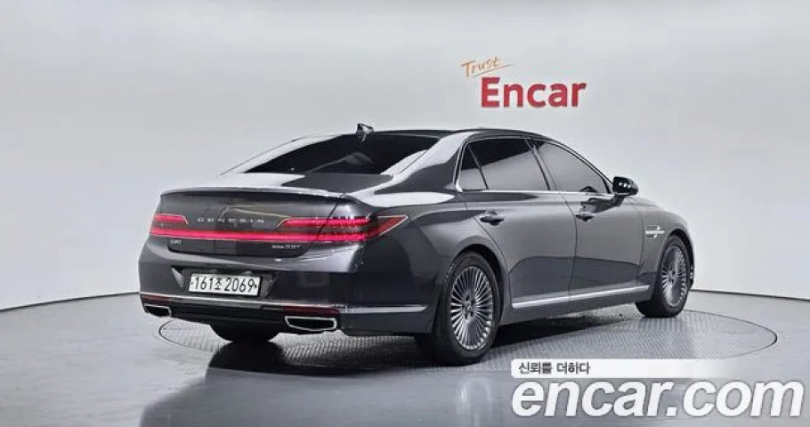 Genesis G90 