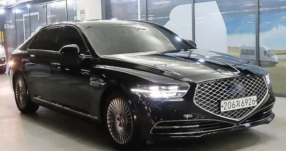 Genesis G90 