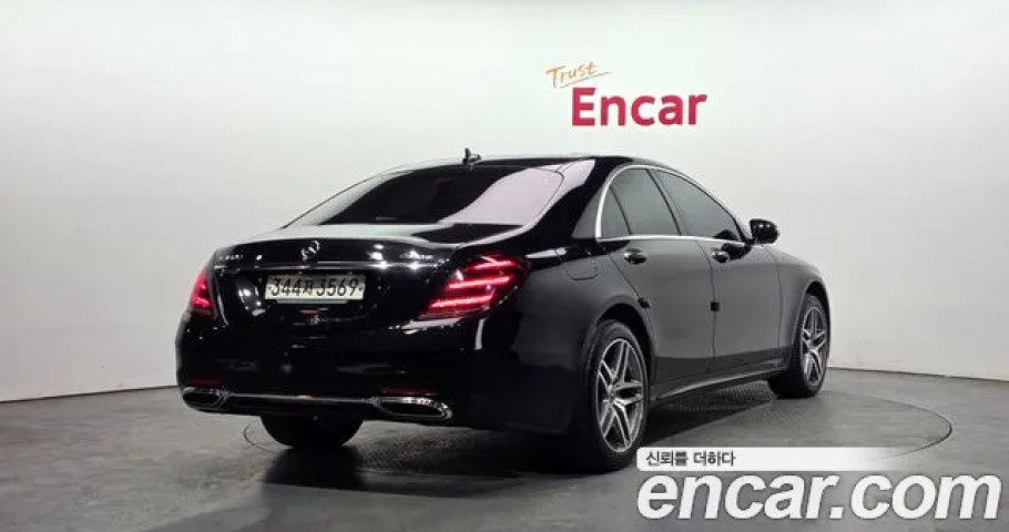 Mercedes-Benz S-Class 