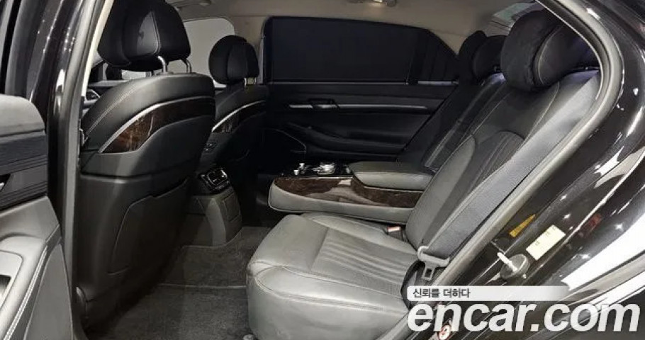 Genesis G90 