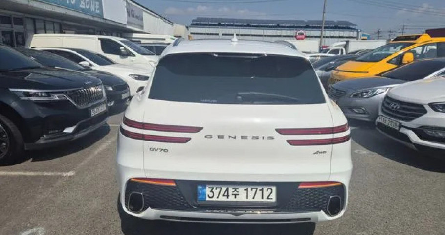 Genesis Gv70 