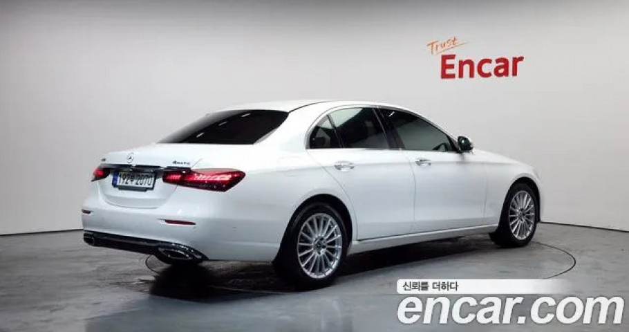 Mercedes-Benz E-Class 