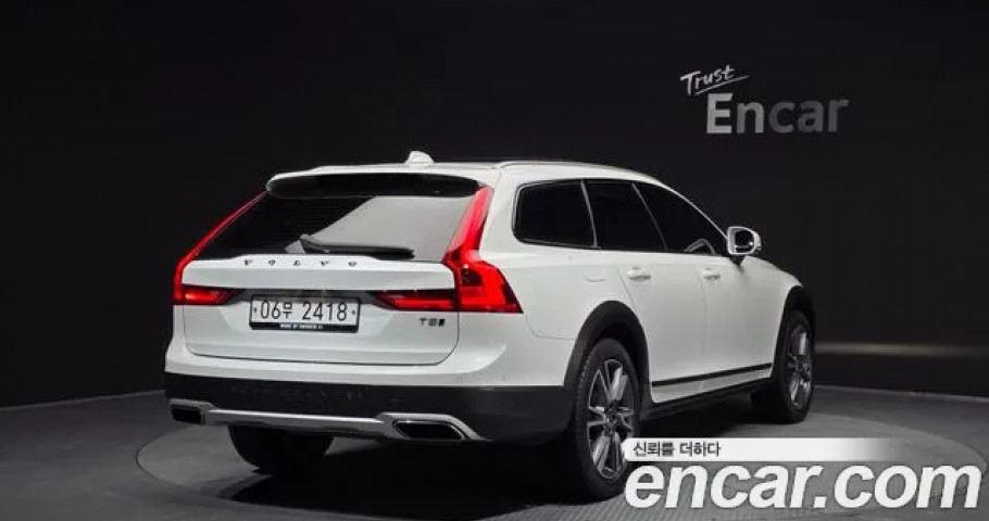 Volvo V90 