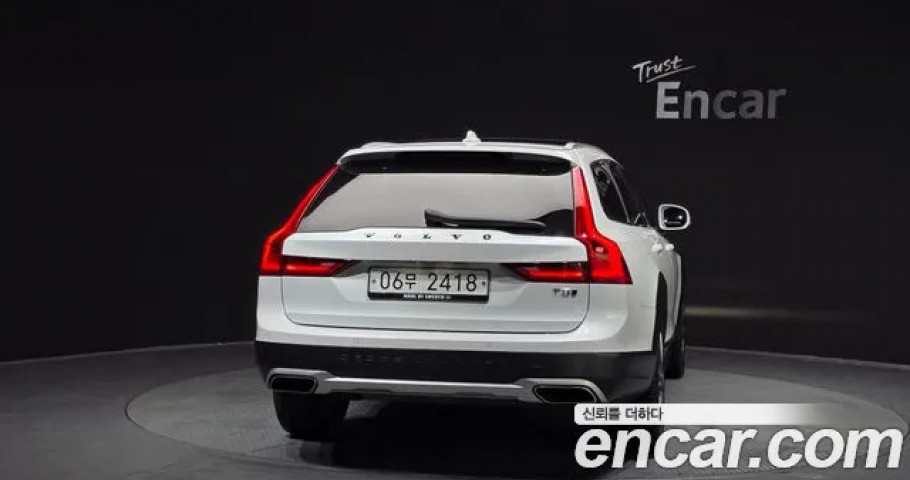 Volvo V90 