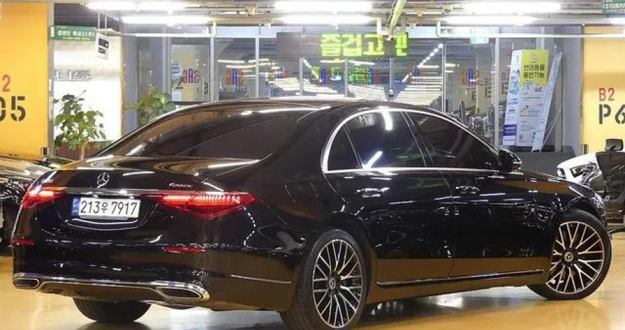 Mercedes-Benz S-Class 
