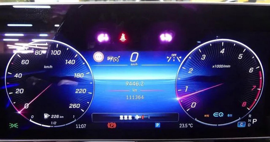 Mercedes-Benz S-Class 