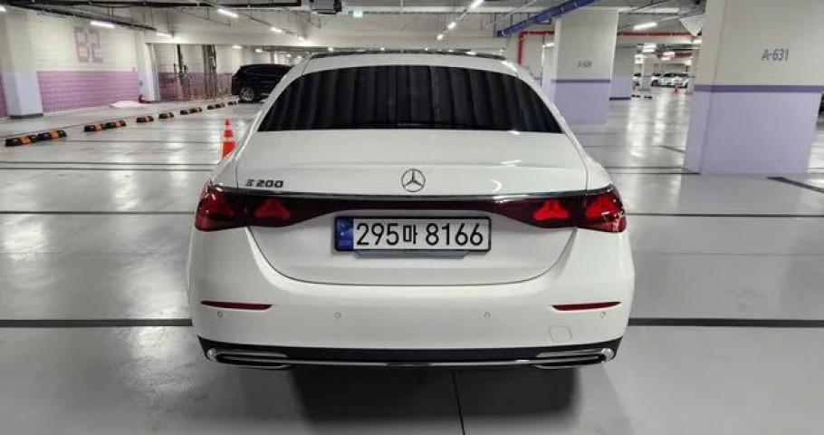 Mercedes-Benz E-Class 
