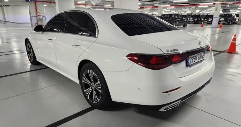 Mercedes-Benz E-Class 