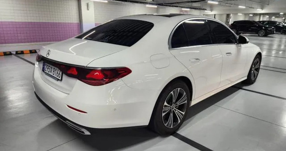 Mercedes-Benz E-Class 