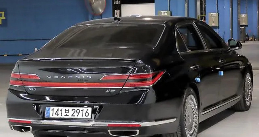 Genesis G90 