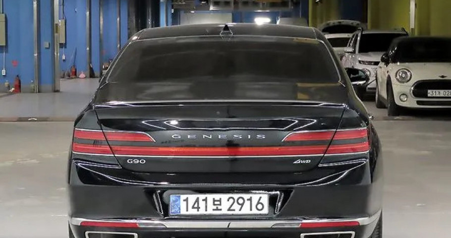 Genesis G90 
