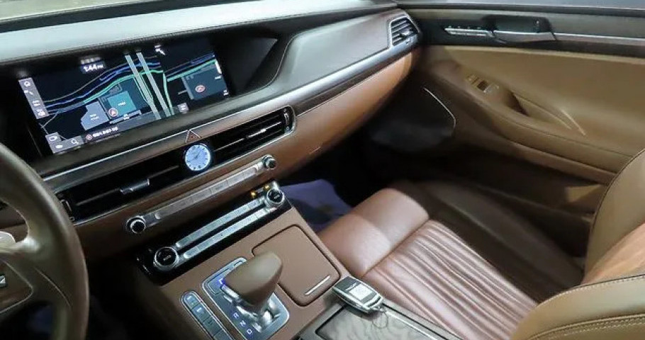 Genesis G90 