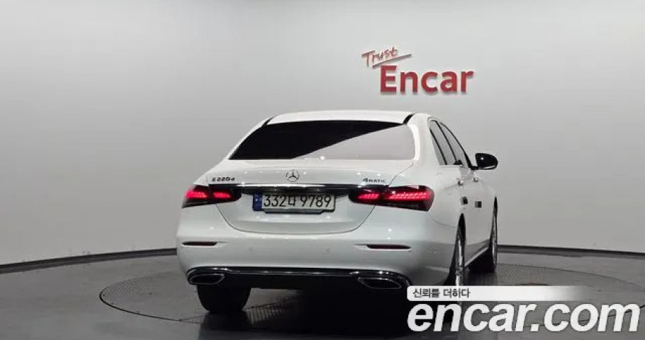 Mercedes-Benz E-Class 