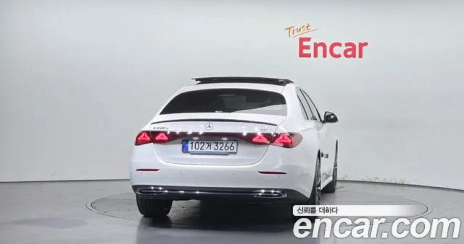 Mercedes-Benz E-Class 
