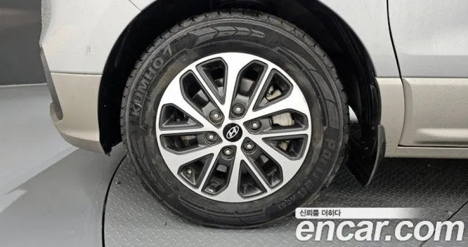Hyundai Starex 