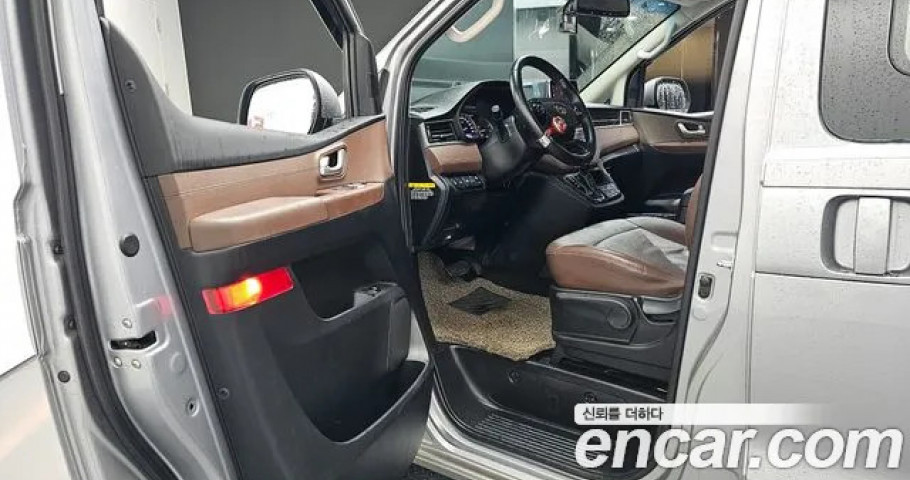Hyundai Starex 