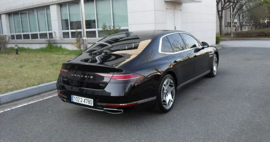 Genesis G90 
