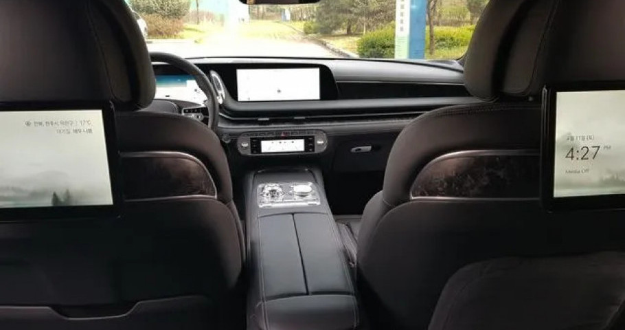 Genesis G90 