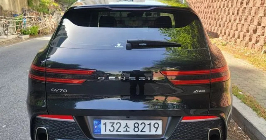 Genesis Gv70 