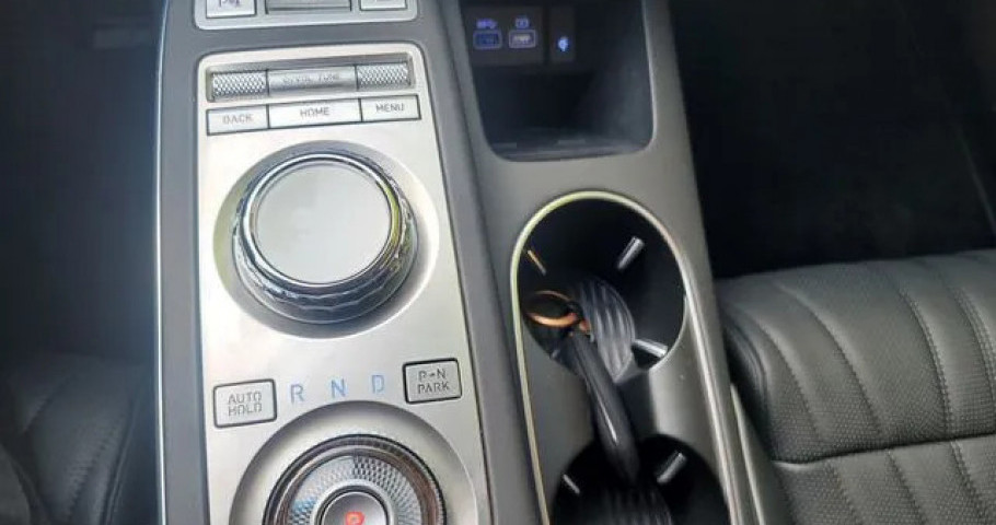 Genesis Gv70 