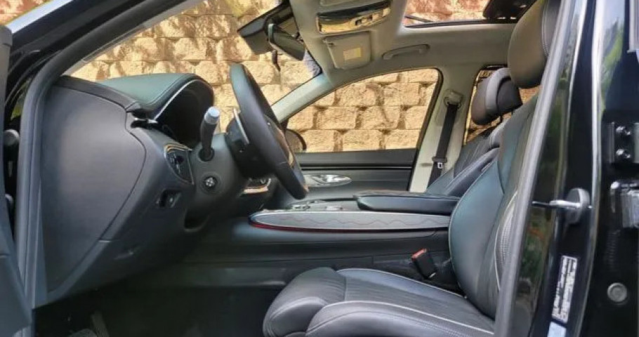 Genesis Gv70 