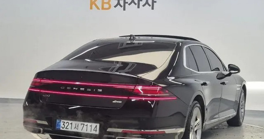 Genesis G90 