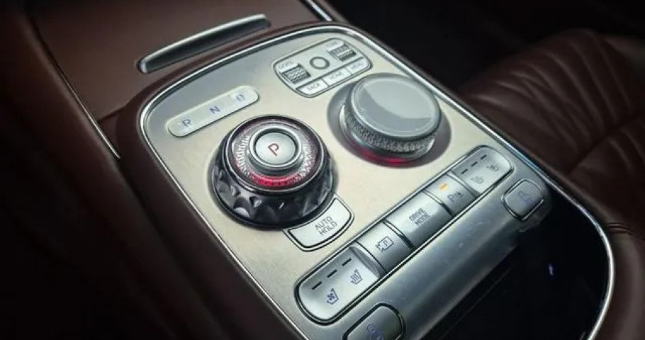 Genesis G90 