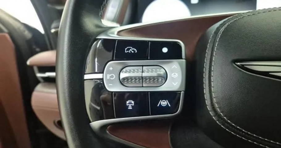 Genesis G90 
