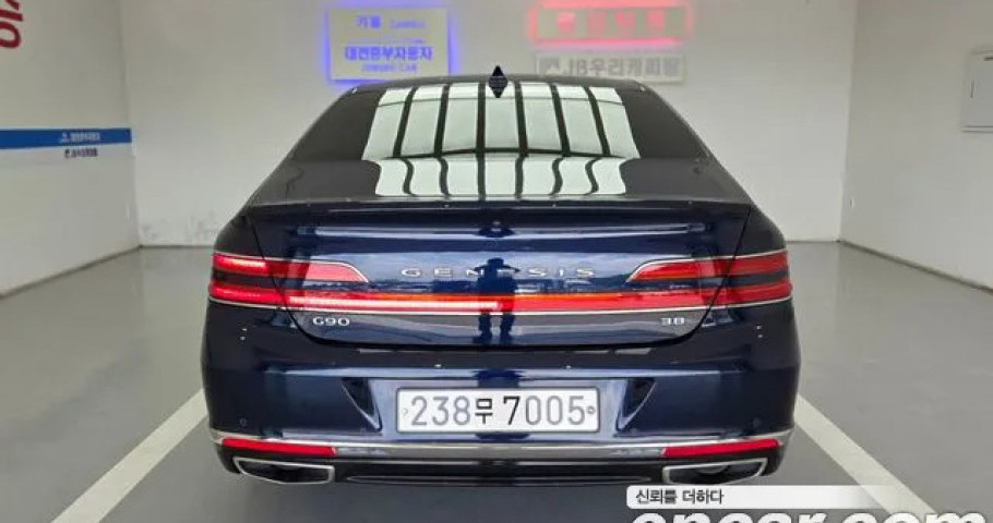 Genesis G90 