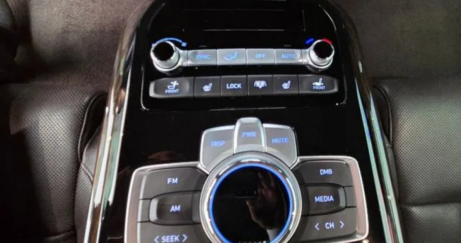 Genesis G90 