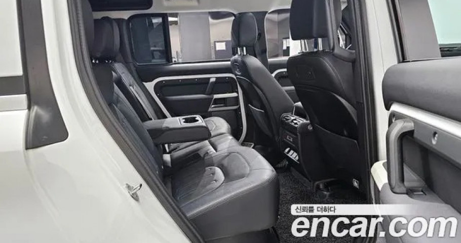 Land Rover Defender 