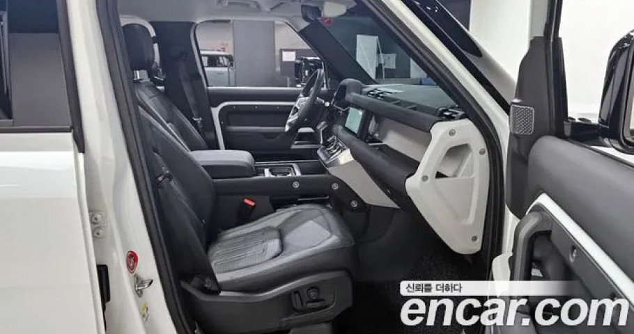 Land Rover Defender 