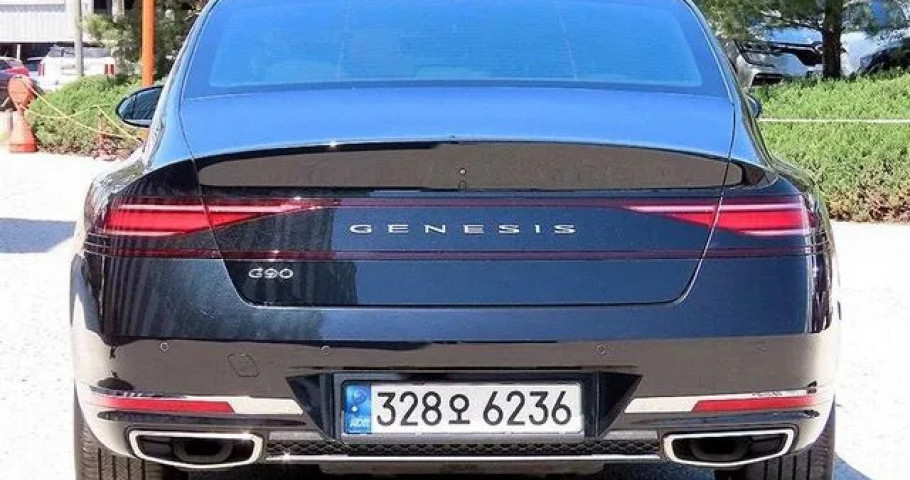 Genesis G90 