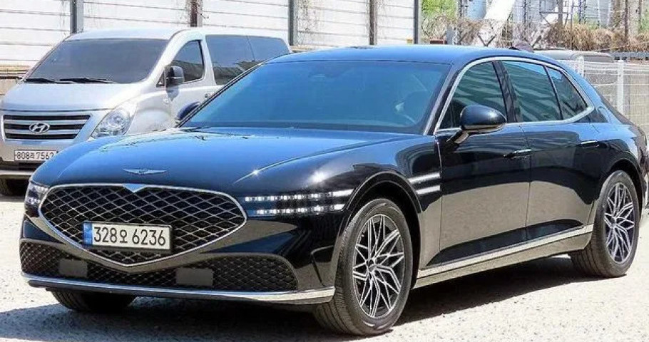 Genesis G90 
