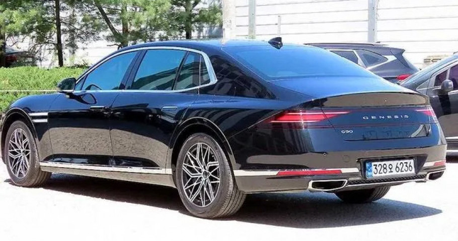 Genesis G90 