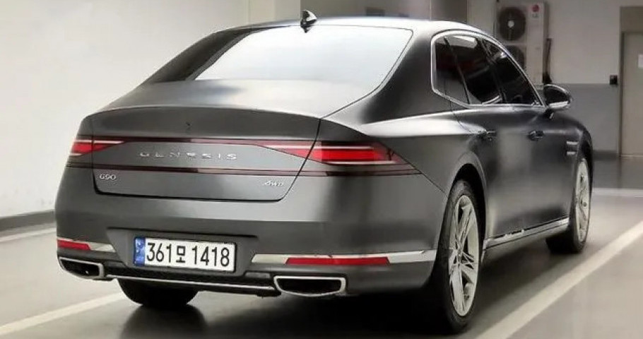 Genesis G90 