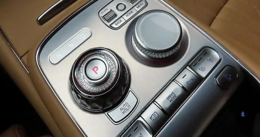 Genesis G90 
