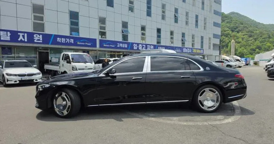 Mercedes-Benz S-Class 
